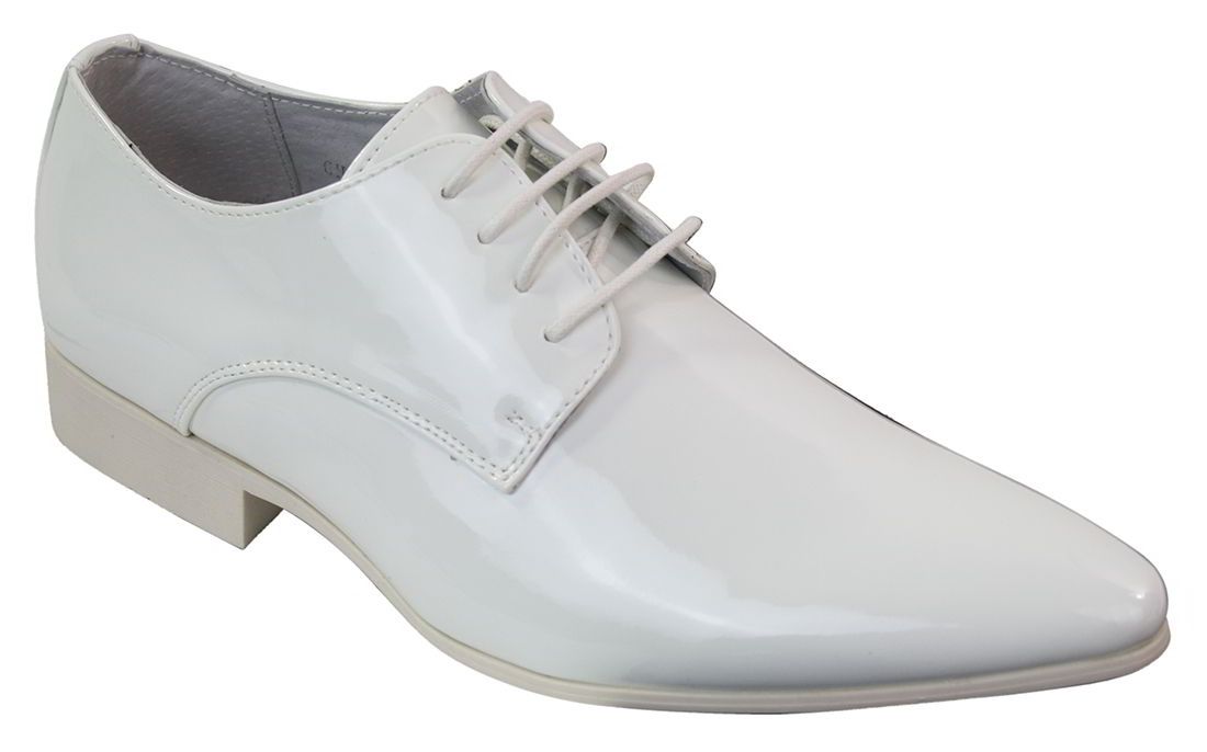 Sapatos masculinos elegantes de couro com cadarço, forrados e ideais para festas e casamentos. Modelo italiano de bico fino e verniz brilhante.