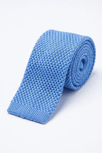 Gravata masculina azul-clara de tricô