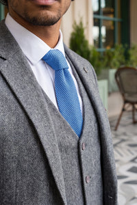 Gravata masculina azul-clara de tricô