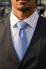 Gravata masculina azul-clara texturizada