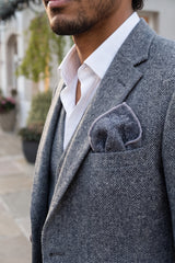 Lenço de bolso masculino em tweed azul claro com mistura de lã.