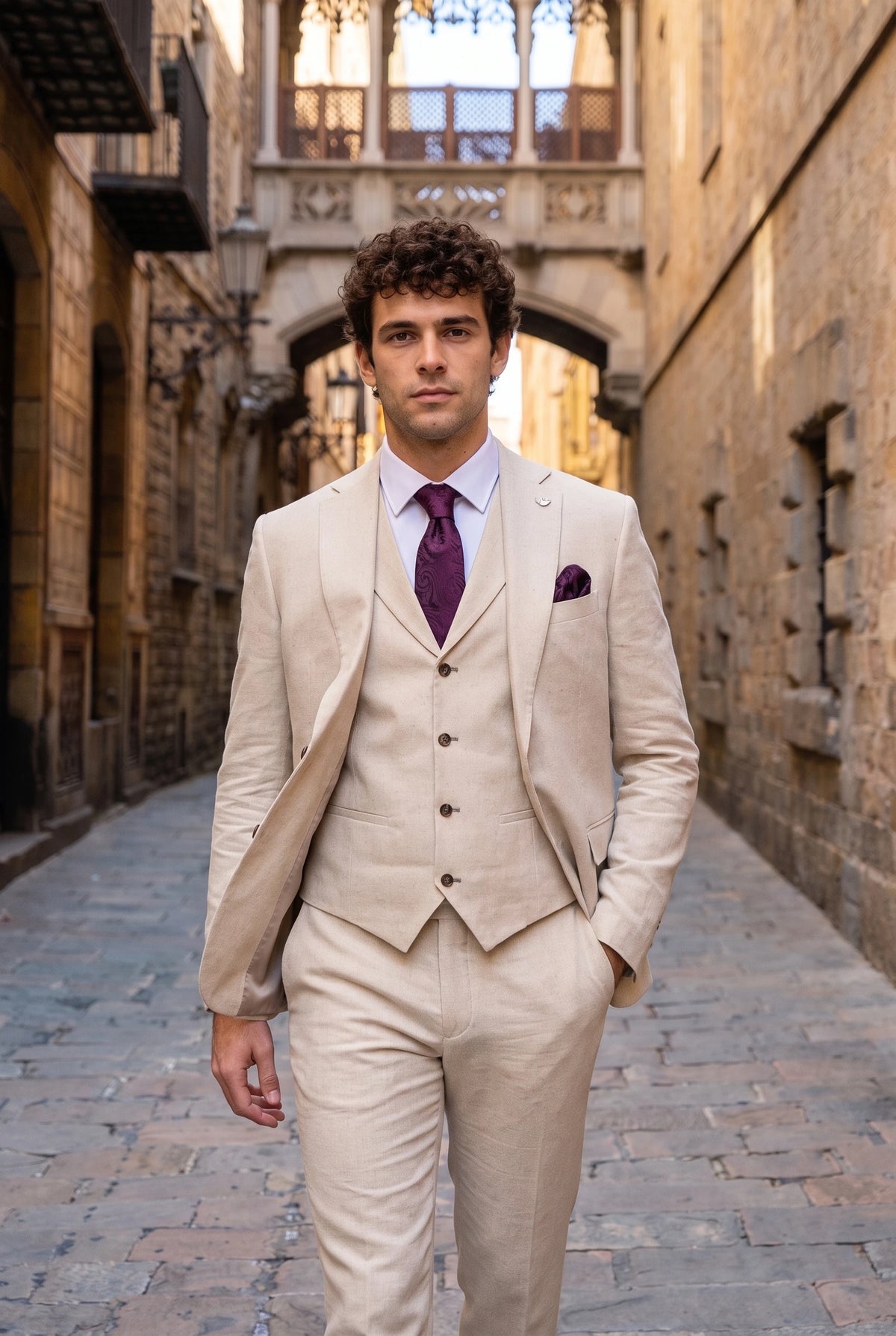Conjunto de gravata masculina lilás com estampa paisley