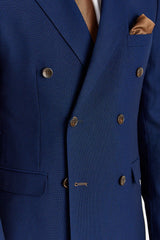 Blazer masculino azul-marinho com estampa olho de perdiz e abotoamento duplo.