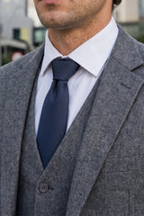 Gravata masculina azul-marinho slim de 6 cm, cor sólida.