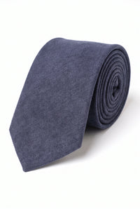 Gravata masculina azul-marinho com acabamento em camurça.
