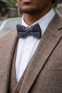 Gravata borboleta masculina em tweed azul-marinho