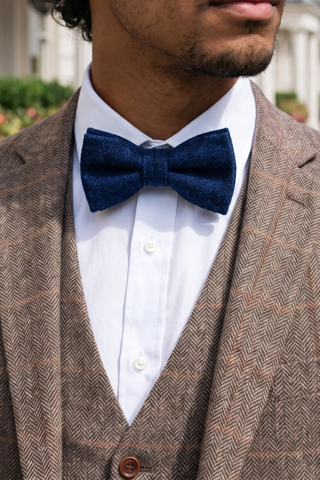 Gravata borboleta masculina em tweed azul-marinho com mistura de lã.