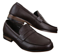 Mocassins masculinos de couro nobuck, estilo vintage retrô clássico.