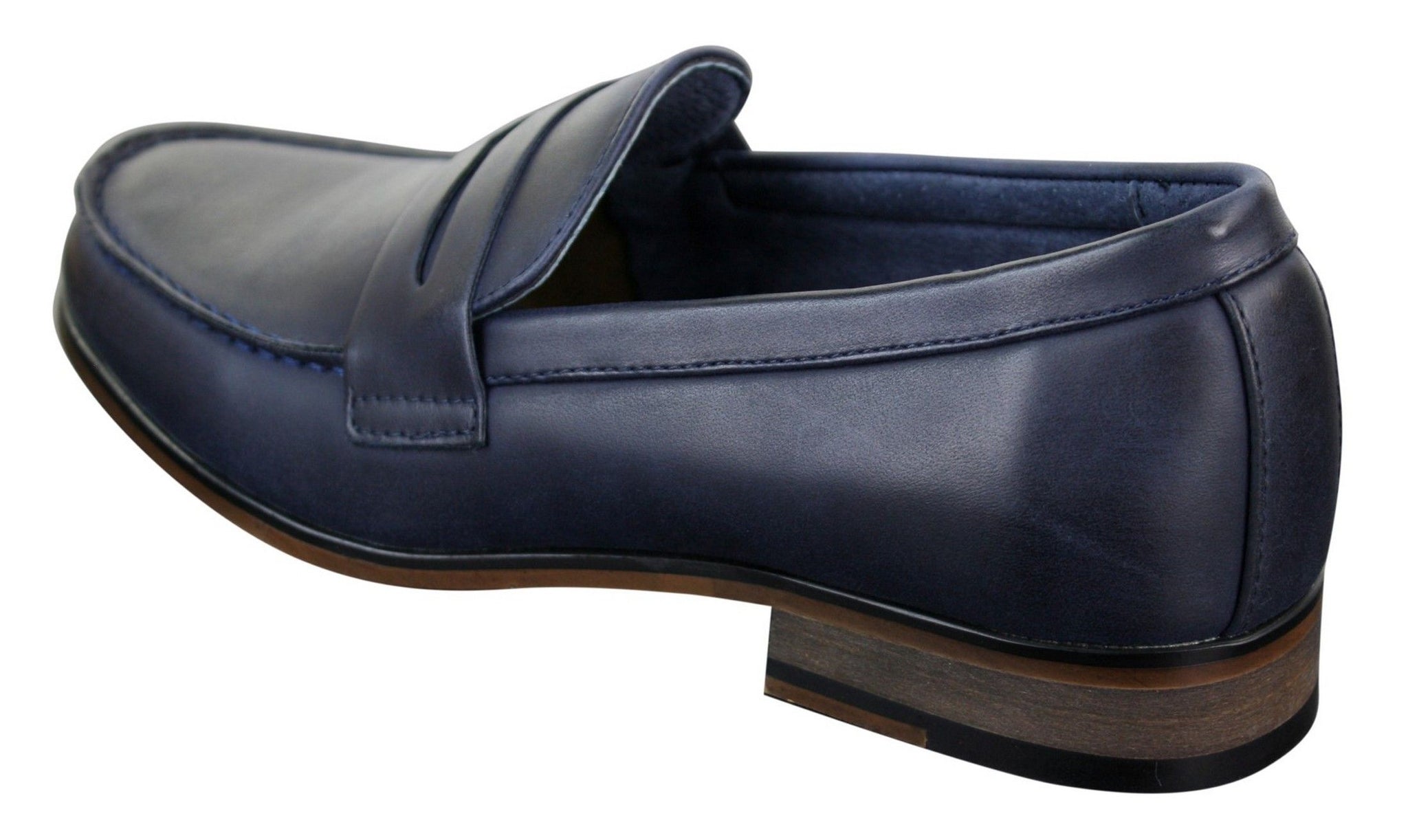 Mocassins masculinos de couro nobuck, estilo vintage retrô clássico.