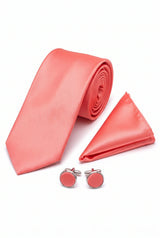 Conjunto masculino de gravata pêssego com lenço de bolso e abotoaduras.