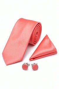 Conjunto masculino de gravata pêssego com lenço de bolso e abotoaduras.