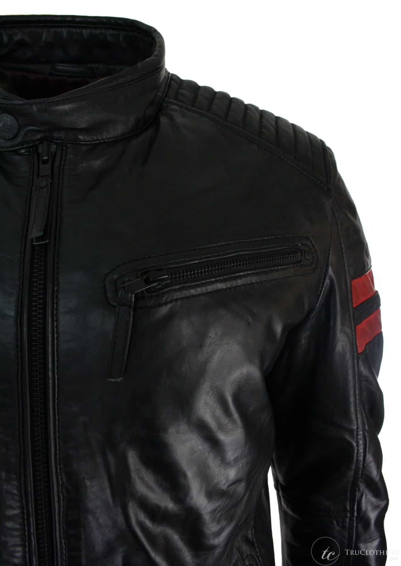 Jaqueta bomber masculina preta em couro legítimo com listras vermelhas, acolchoada, corte slim, estilo casual.