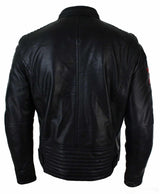Jaqueta bomber masculina preta em couro legítimo com listras vermelhas, acolchoada, corte slim, estilo casual.