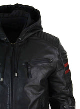 Jaqueta Bomber Masculina Preta com Capuz, em Couro Legítimo, Listras Vermelhas, Acolchoada, Corte Slim e Casual.