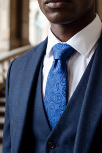 Gravata masculina azul royal com estampa paisley