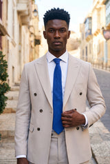 Gravata masculina azul royal com acabamento em camurça.