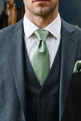 Conjunto de gravata masculina verde sálvia