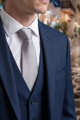 Gravata masculina slim prateada de cor sólida com 6 cm de largura