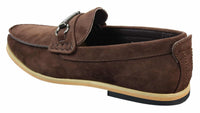 Sapatos masculinos de condução estilo mocassim com fivela e detalhe de bridão, estilo retrô, elegantes e casuais, em camurça.