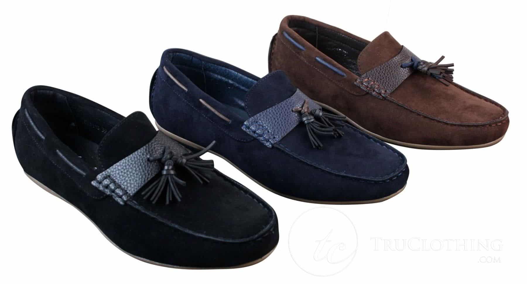 Mocassins masculinos de couro com forro interno em camurça sintética e detalhes em borla, estilo casual elegante.