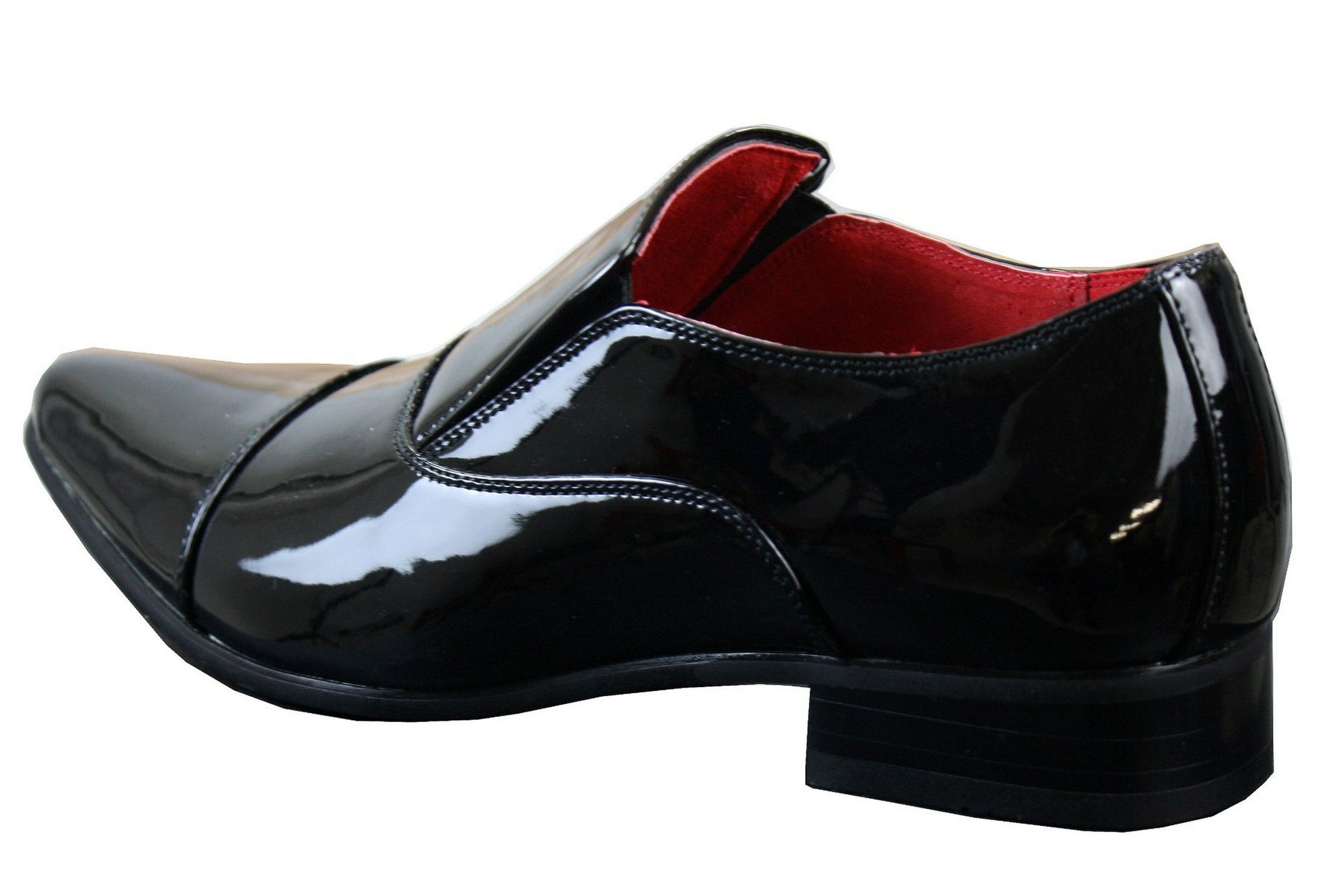 Sapatos sociais masculinos elegantes, brancos, de verniz brilhante, com forro de couro italiano.