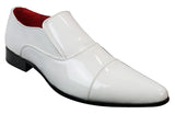 Sapatos sociais masculinos elegantes, brancos, de verniz brilhante, com forro de couro italiano.