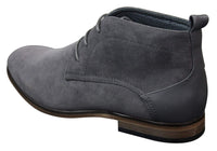 Botas masculinas de camurça estilo deserto, cano curto, nas cores vermelho, cinza, marrom e azul. Elegantes e casuais, em couro com cadarço.