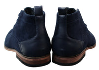 Botas masculinas de camurça estilo deserto, cano curto, nas cores vermelho, cinza, marrom e azul. Elegantes e casuais, em couro com cadarço.