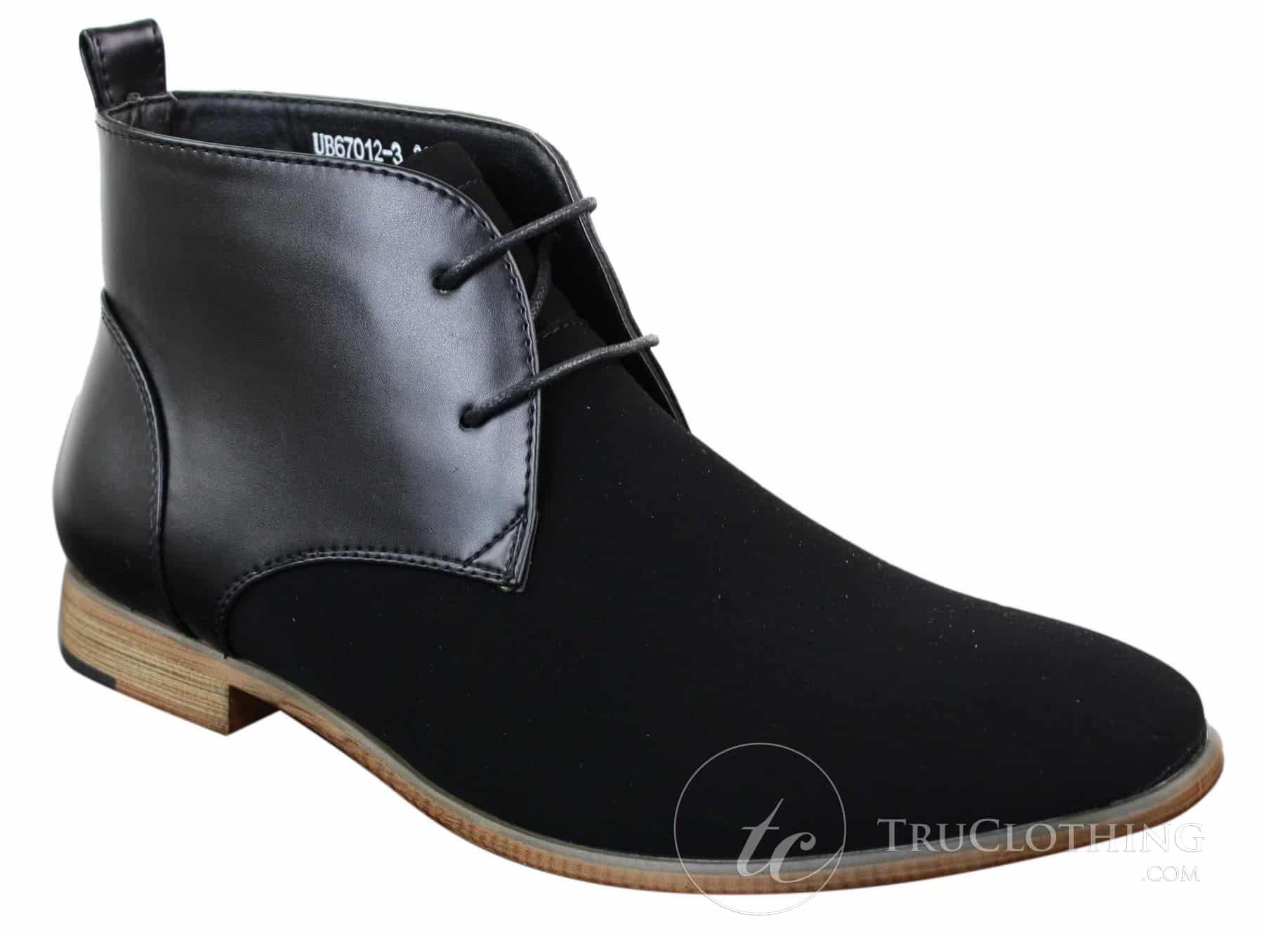 Botas Chelsea de cano curto masculinas em camurça preta com cadarço, estilo elegante e casual.