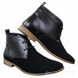 Botas Chelsea de cano curto masculinas em camurça preta com cadarço, estilo elegante e casual.
