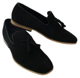 Mocassins masculinos de camurça, estilo mocassim, com detalhe de borla, forro de couro preto, confortáveis.