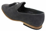 Mocassins masculinos de camurça, estilo mocassim, com detalhe de borla, forro de couro preto, confortáveis.