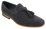 Mocassins masculinos de camurça, estilo mocassim, com detalhe de borla, forro de couro preto, confortáveis.