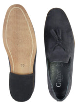 Mocassins masculinos de camurça, estilo mocassim, com detalhe de borla, forro de couro preto, confortáveis.