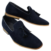 Mocassins masculinos de camurça, estilo mocassim, com detalhe de borla, forro de couro preto, confortáveis.