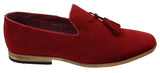 Mocassins masculinos de camurça, estilo mocassim, com detalhe de borla, forro de couro preto, confortáveis.