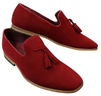 Mocassins masculinos de camurça, estilo mocassim, com detalhe de borla, forro de couro preto, confortáveis.