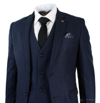 Terno masculino de três peças, azul e preto, corte sob medida, elegante e formal, ideal para casamentos e festas.