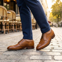 Sapatos Brogue masculinos clássicos de couro marrom claro com cadarço