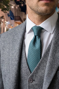 Gravata masculina de tecido texturizado azul-petróleo