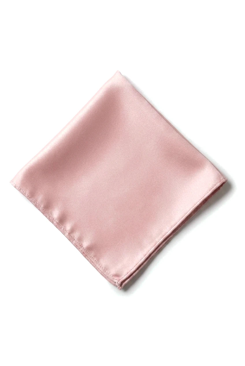 Gravata e lenço de bolso masculinos em cetim de seda rosa claro pêssego.