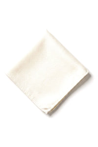 Conjunto de gravata e lenço de bolso masculino formal, cor marfim.