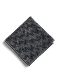 Gravata e lenço de bolso masculinos em tweed cor carvão, estilo clássico britânico, em lã espinha de peixe.
