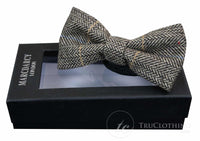 Gravata borboleta masculina Marc Darcy em tweed espinha de peixe texturizado, estilo vintage retrô, marrom claro.