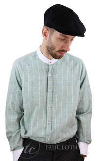 Camisa masculina vintage com estampa xadrez e gola removível.