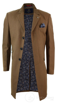 Casaco masculino de inverno, modelo trench coat 3/4, com estampa espinha de peixe, acabamento em veludo e botões - cor bege.