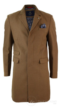 Casaco masculino de inverno, modelo trench coat 3/4, com estampa espinha de peixe, acabamento em veludo e botões - cor bege.