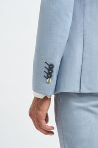 Terno masculino de 3 peças azul claro, linho, corte sob medida, ideal para casamento e formatura. Clássico.