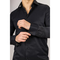 Camisa Oxford masculina preta com punho duplo