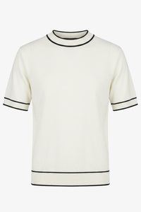 Camiseta masculina Off White de malha, corte regular, gola redonda com detalhes contrastantes.